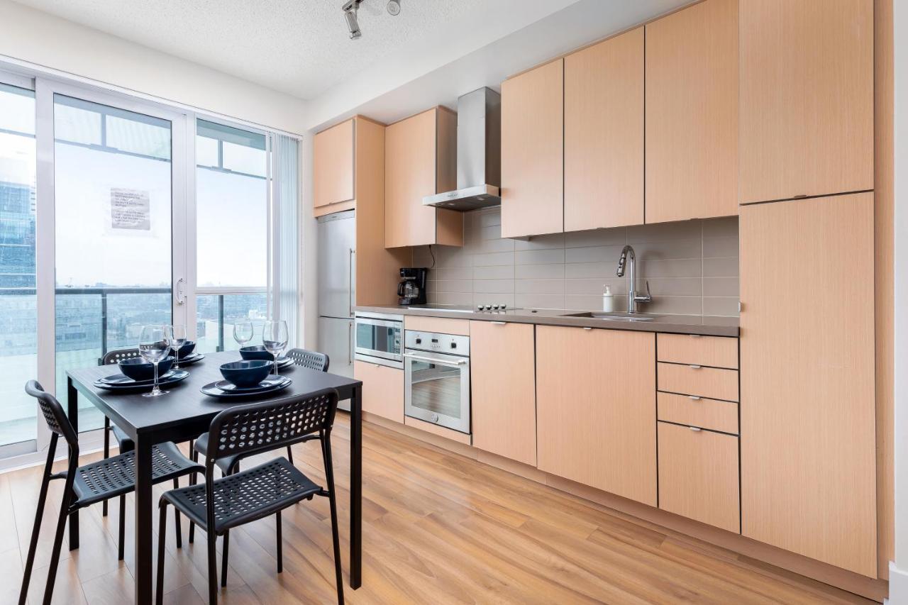 Across From The Cn Tower, Metro Toronto Convention Centre And Rogers Centre In Downtown Toronto Core Apartamento Exterior foto