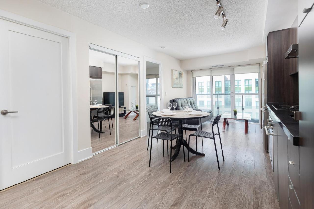 Across From The Cn Tower, Metro Toronto Convention Centre And Rogers Centre In Downtown Toronto Core Apartamento Exterior foto