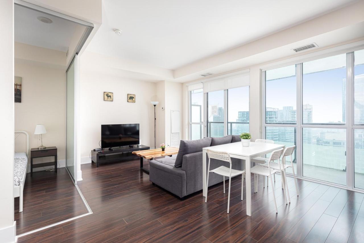 Across From The Cn Tower, Metro Toronto Convention Centre And Rogers Centre In Downtown Toronto Core Apartamento Exterior foto