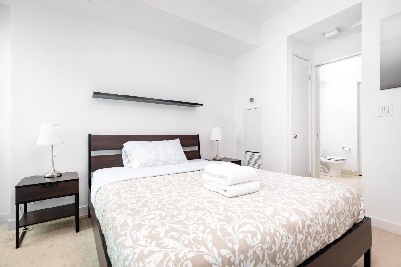 Across From The Cn Tower, Metro Toronto Convention Centre And Rogers Centre In Downtown Toronto Core Apartamento Exterior foto