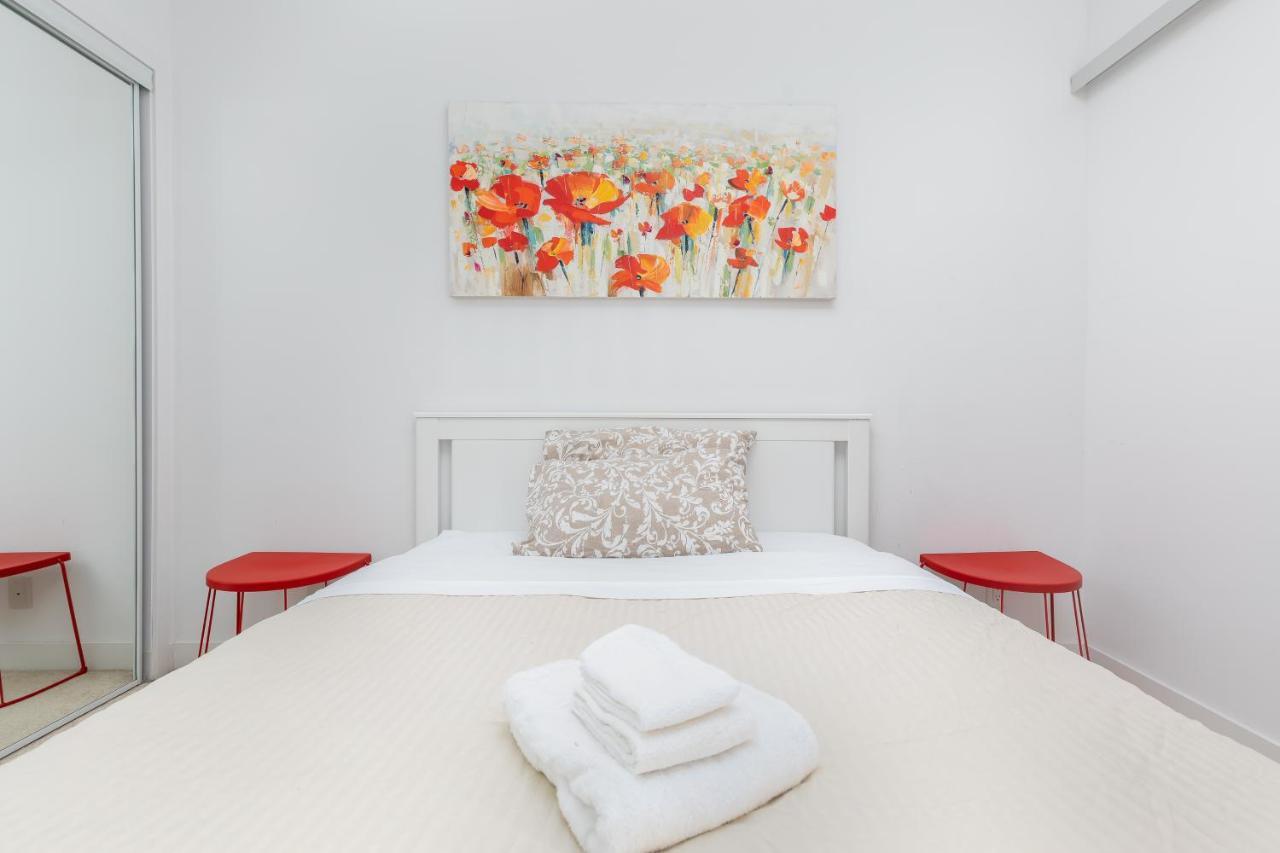 Across From The Cn Tower, Metro Toronto Convention Centre And Rogers Centre In Downtown Toronto Core Apartamento Exterior foto