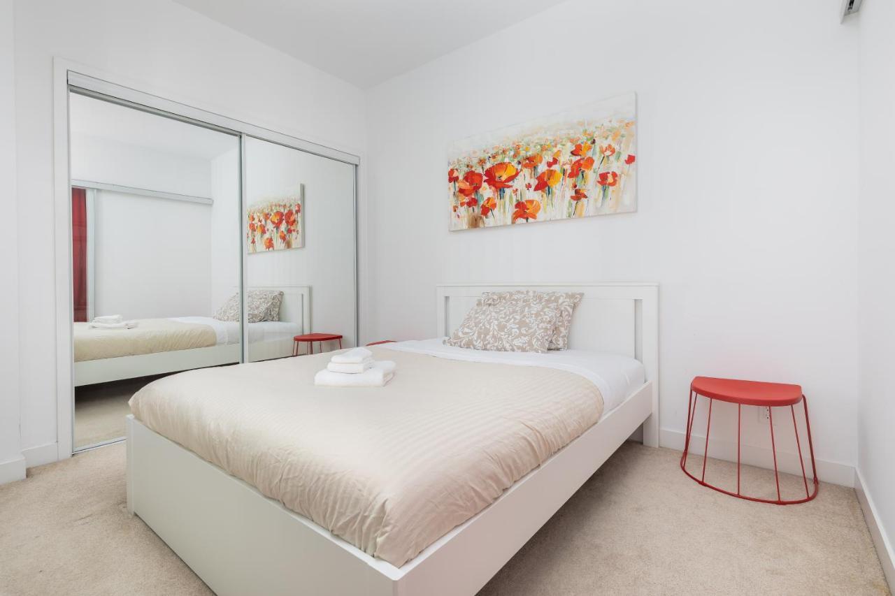 Across From The Cn Tower, Metro Toronto Convention Centre And Rogers Centre In Downtown Toronto Core Apartamento Exterior foto
