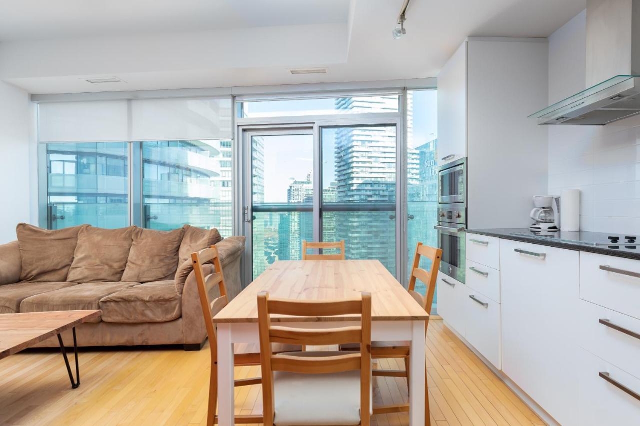 Across From The Cn Tower, Metro Toronto Convention Centre And Rogers Centre In Downtown Toronto Core Apartamento Exterior foto