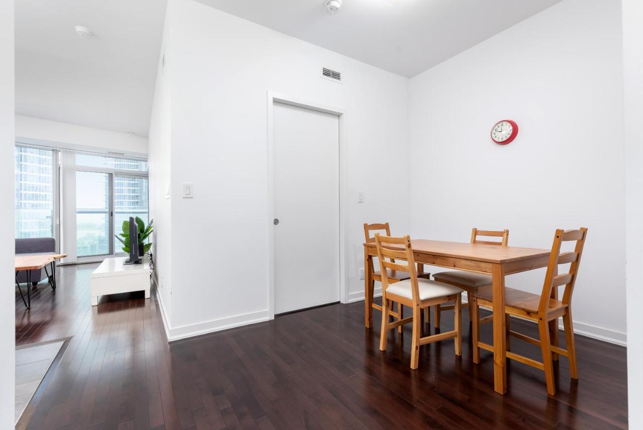 Across From The Cn Tower, Metro Toronto Convention Centre And Rogers Centre In Downtown Toronto Core Apartamento Exterior foto