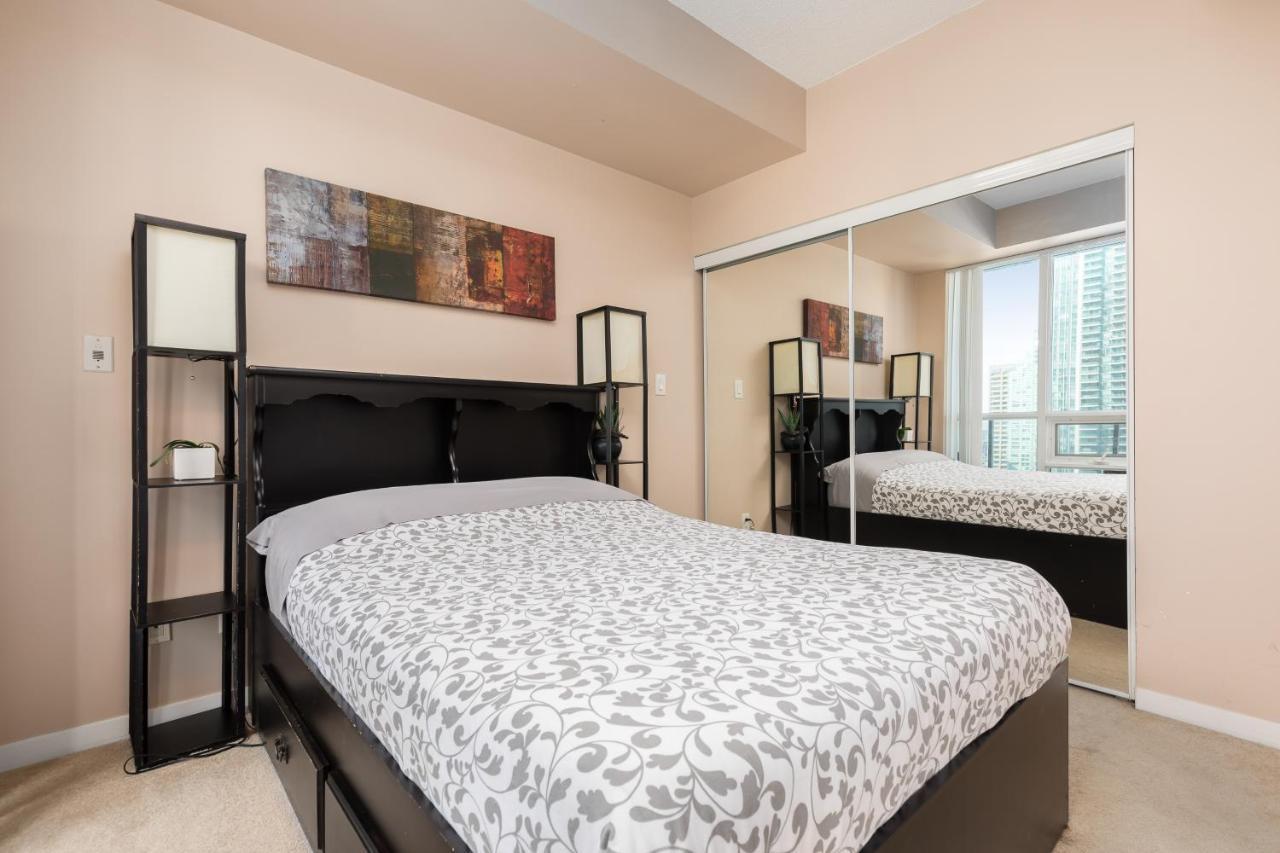 Across From The Cn Tower, Metro Toronto Convention Centre And Rogers Centre In Downtown Toronto Core Apartamento Exterior foto